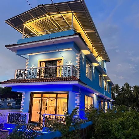 Hostel Dibs On Blue Morjim Exterior foto