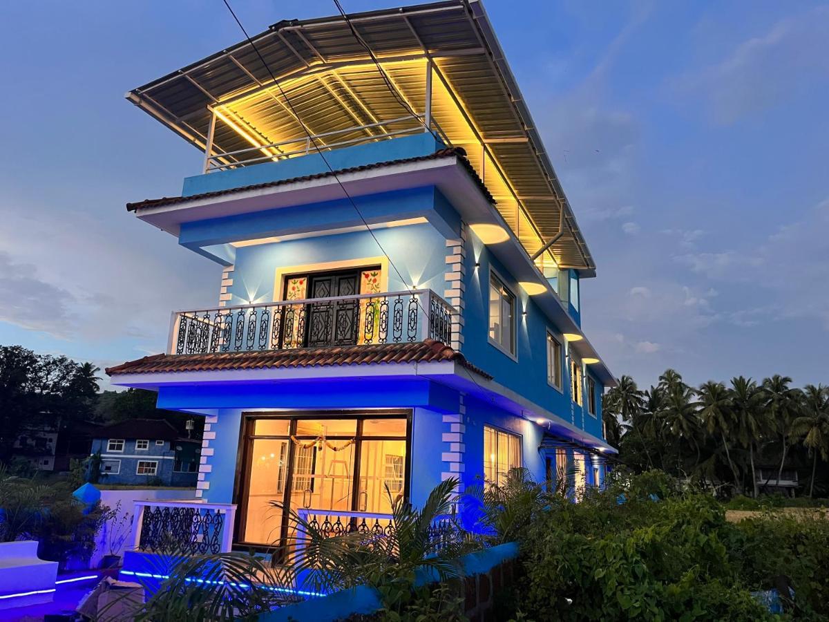 Hostel Dibs On Blue Morjim Exterior foto