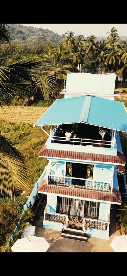 Hostel Dibs On Blue Morjim Exterior foto