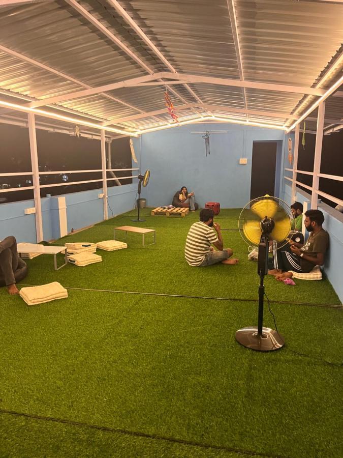 Hostel Dibs On Blue Morjim Exterior foto