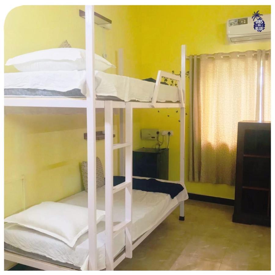 Hostel Dibs On Blue Morjim Exterior foto